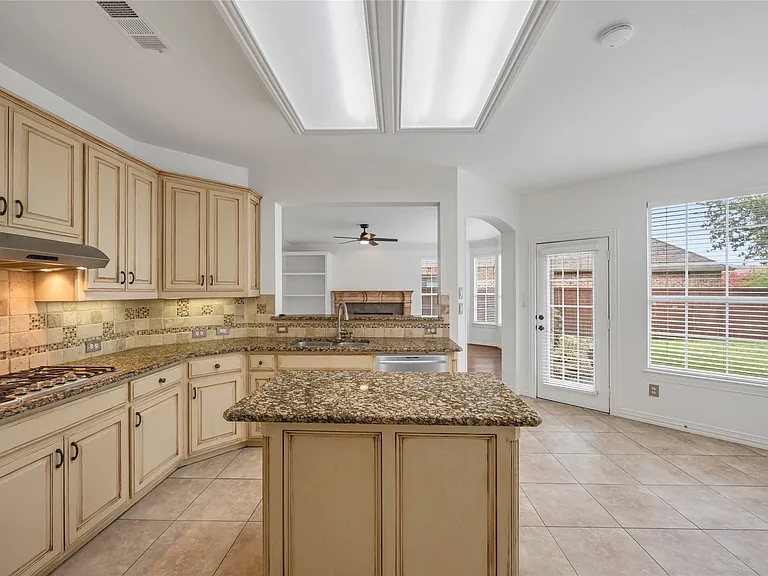 4758 Ridgeland Dr — Photo 7