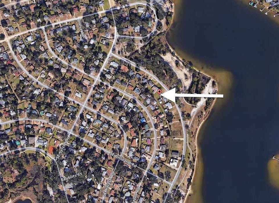 1st image of 215 SE Baublits Dr
