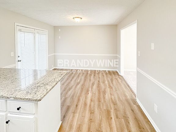 5th image of 431 Churchill Ct