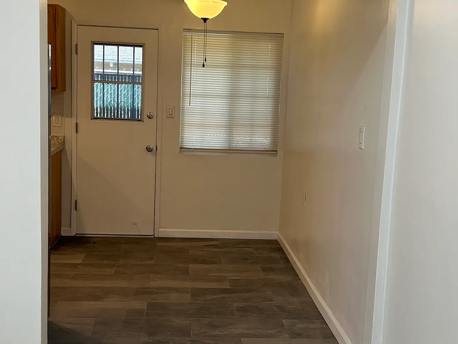 2 bed, 825 sqft, $2,400 — Photo 4