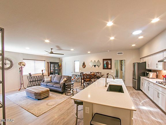 3rd image of 3049 N Dasylirion Dr