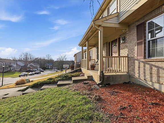 3rd image of 32 Barnwood Ct