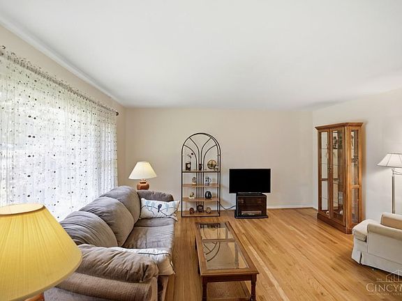 5th image of 50 Hadley Rd