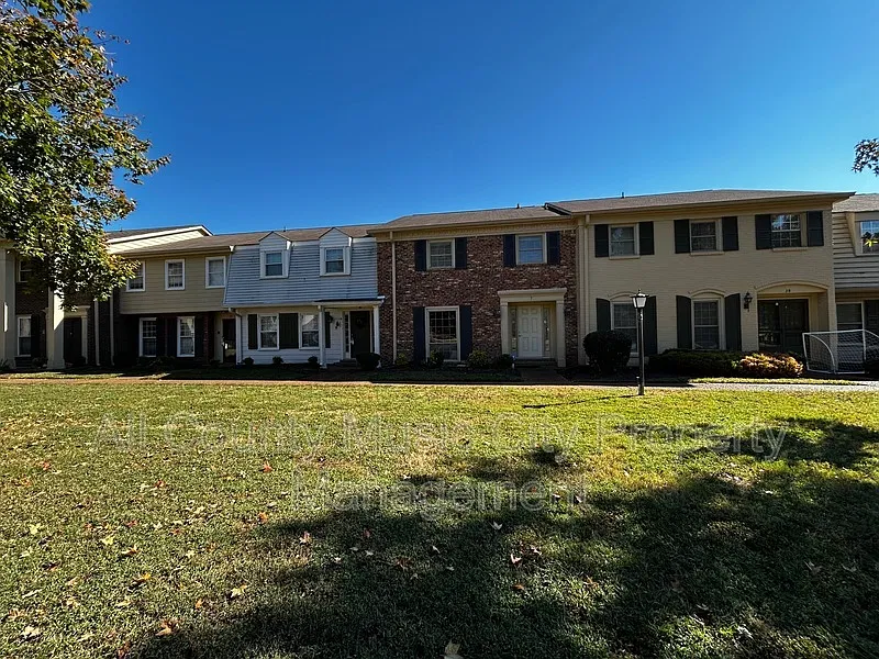 4 bed, 2.5 bath, 1716 sqft, $2,200 — Photo 2
