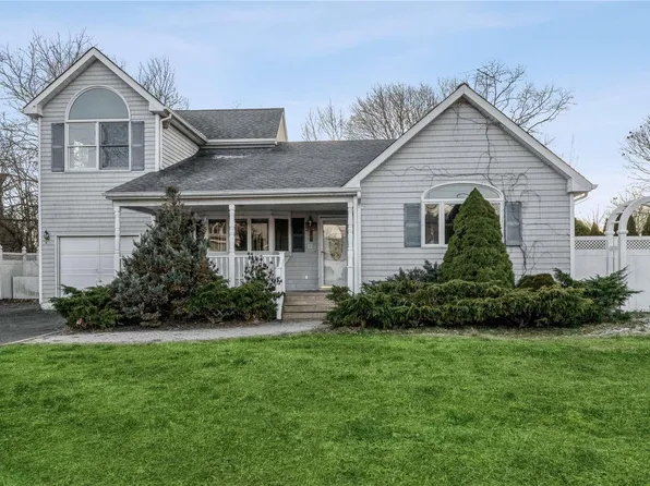 12 Vincent, Oakdale, NY 11769