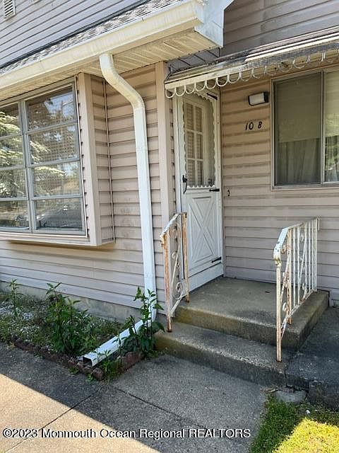 1st image of 10 Homestead Dr #B