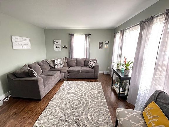 3rd image of 2806 Schultz Dr NW