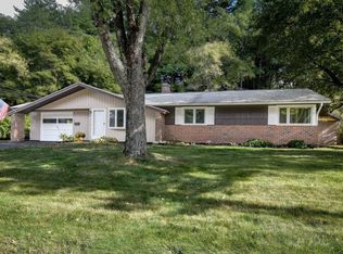 29 Eisenhower Rd, Framingham, MA 01701