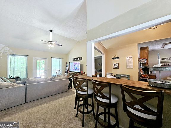 5th image of 252 Emerald Pointe Dr