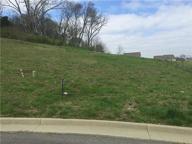 2nd image of 816 Doncaster Ln