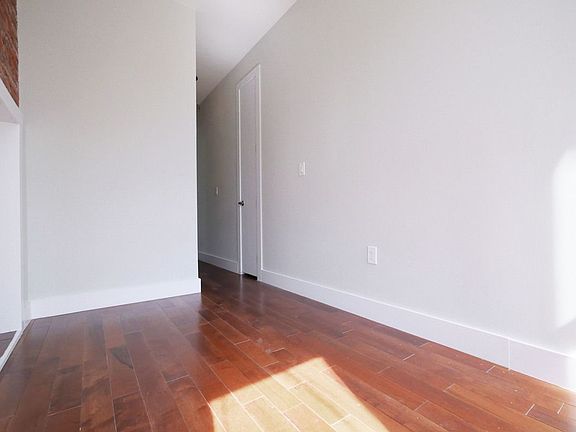 4th image of 642 Kosciuszko APT 3R