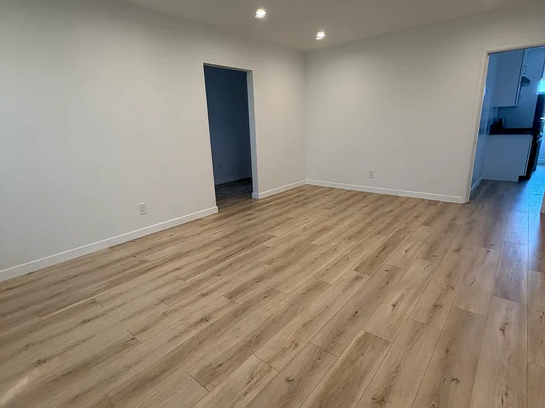 1161 N Hobart Blvd — Photo 38