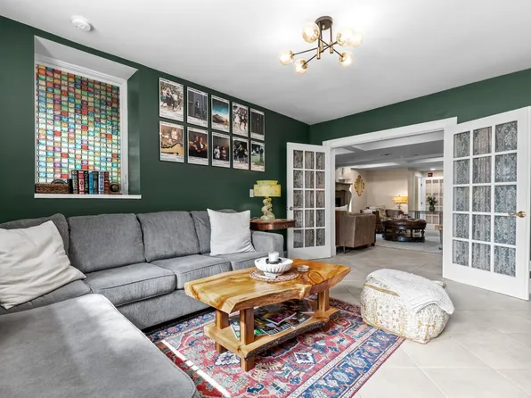 307 Ridgewood Ave Suite 4, Minneapolis, MN 55403