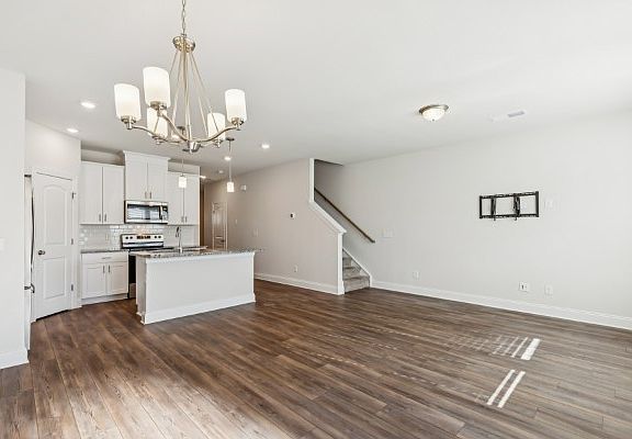 4th image of 1749 Tahoma Dr