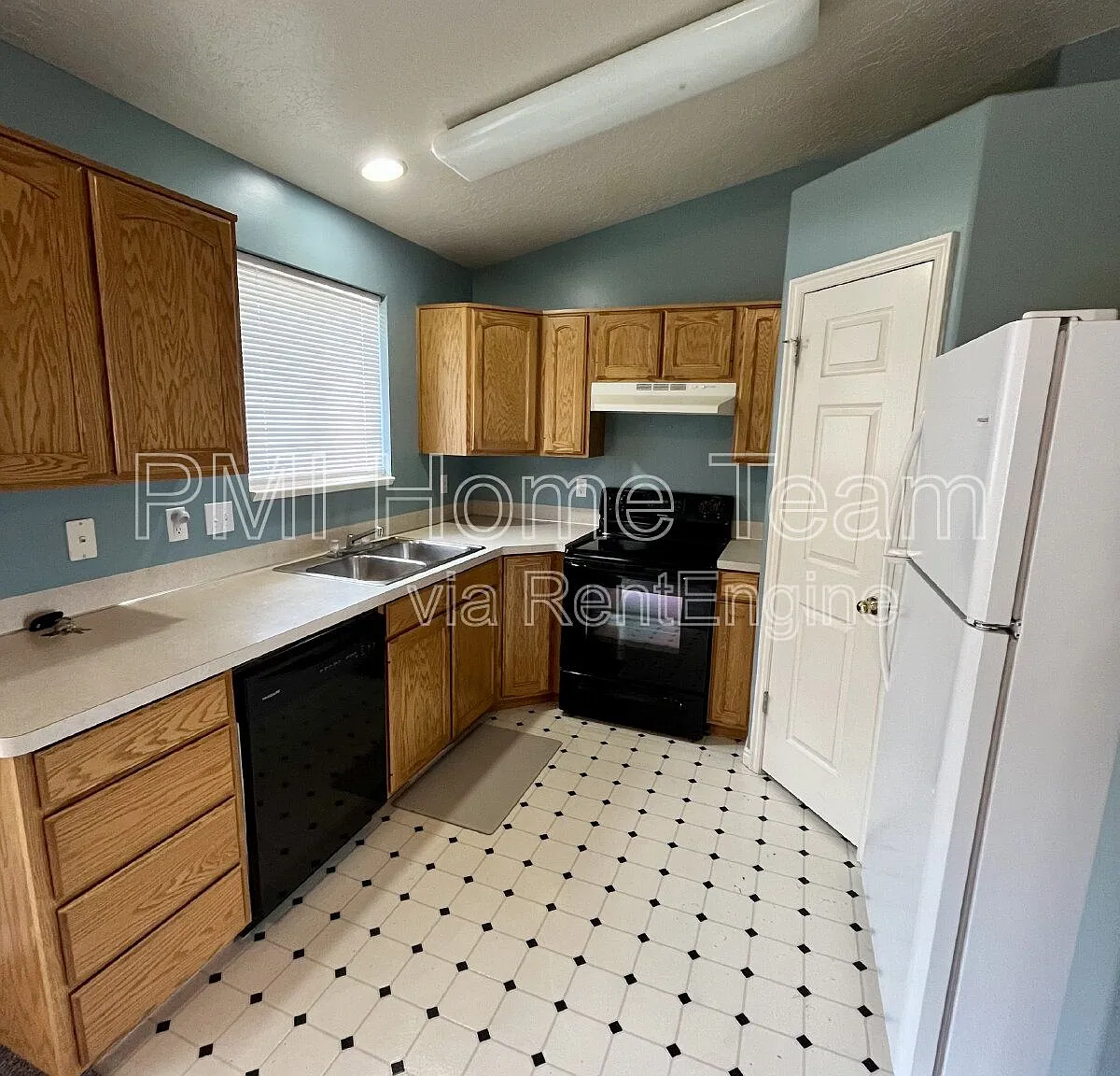 3 bed, 2.0 bath, 1500 sqft, $2,100 — Photo 4