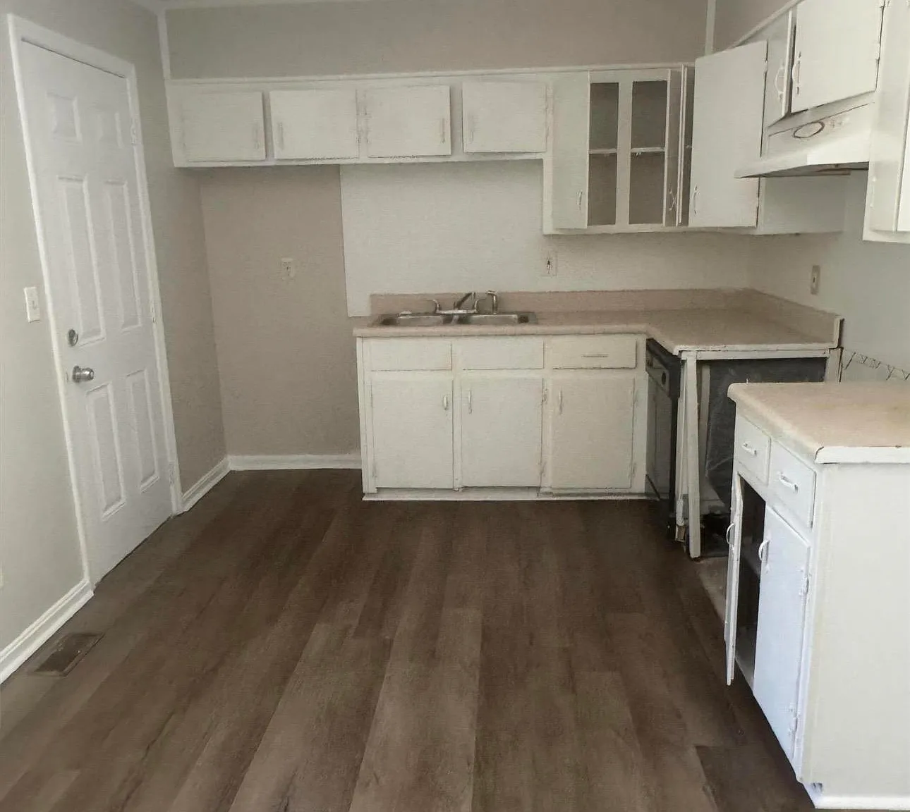 3 bed, 2.0 bath, 1300 sqft, $1,395 — Photo 3