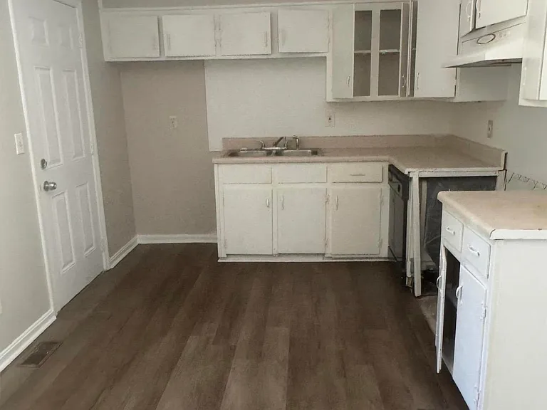 2416 Hanover Dr NW — Photo 3