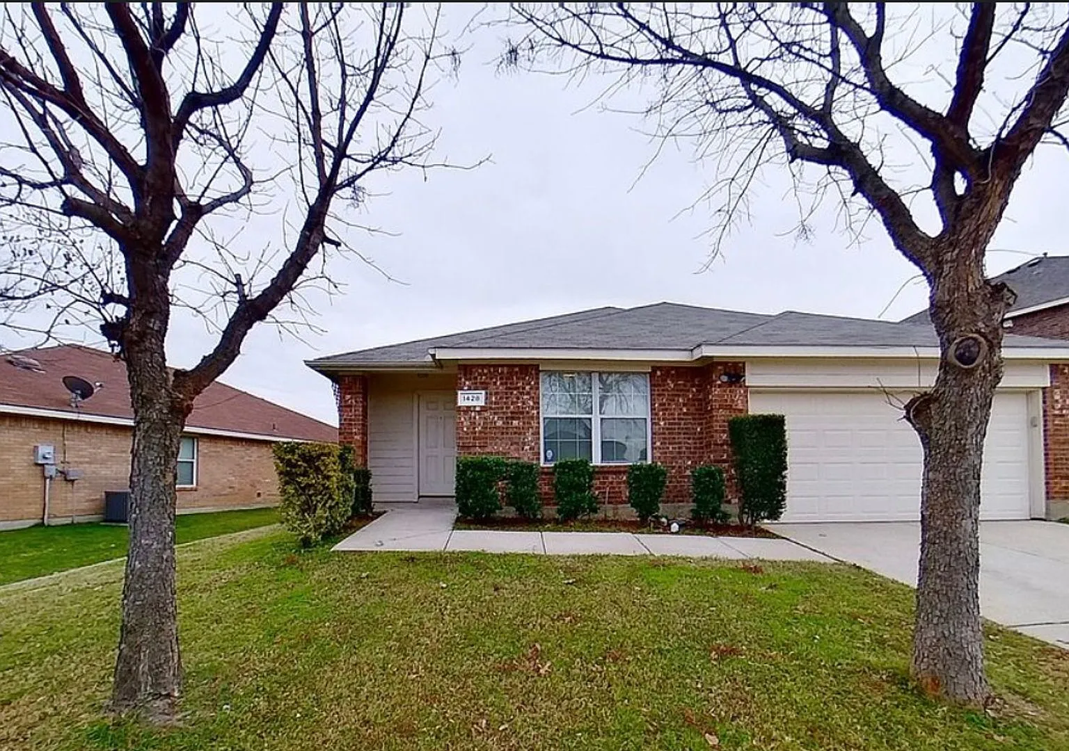 Nice Single Story Home in Eagle Mtn ISD with community pool — Photo 1