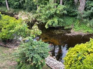 208 Palm Dr APT 8, Naples, FL 34112