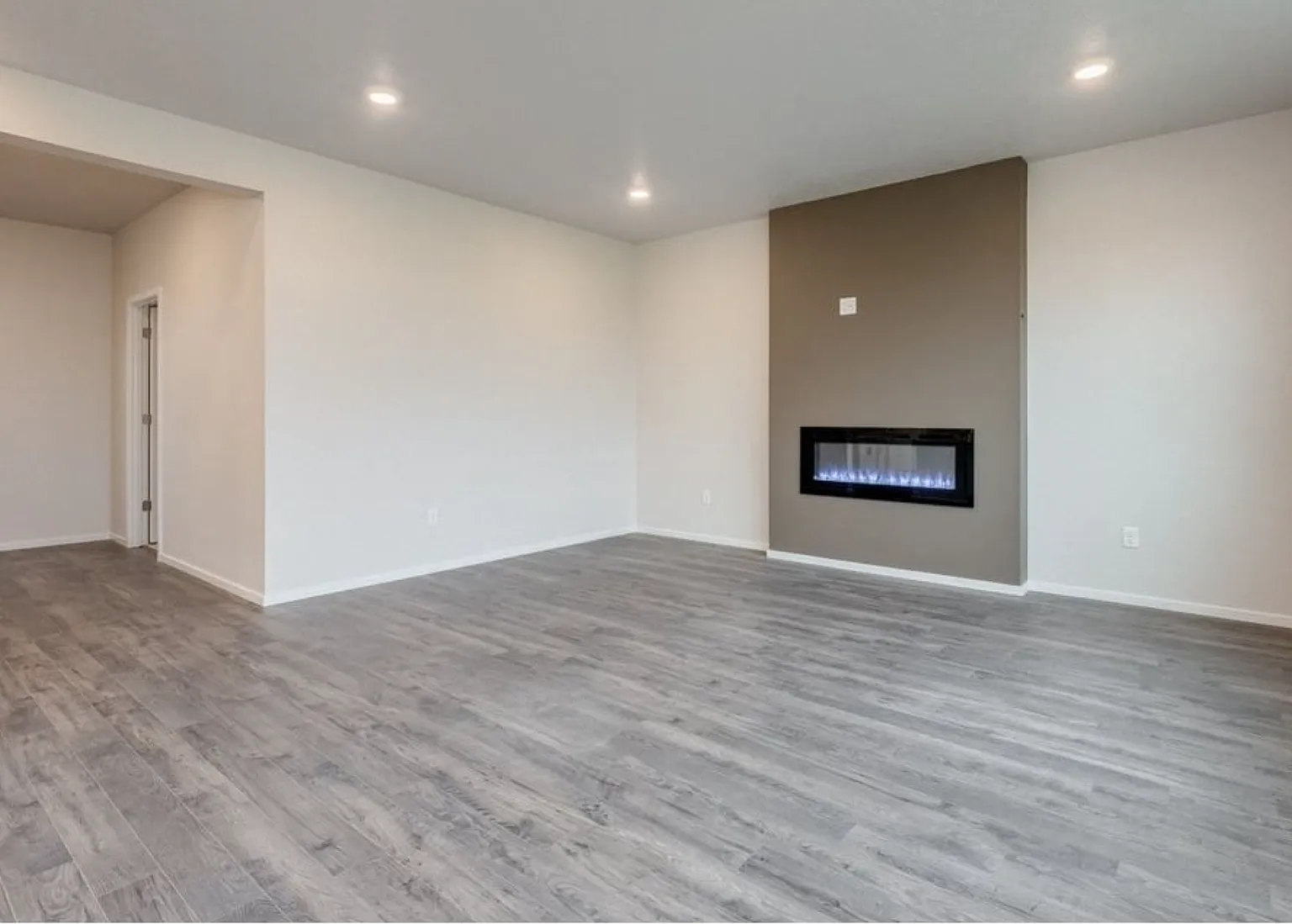 4 bed, 2.5 bath, 2332 sqft, $3,100 — Photo 2