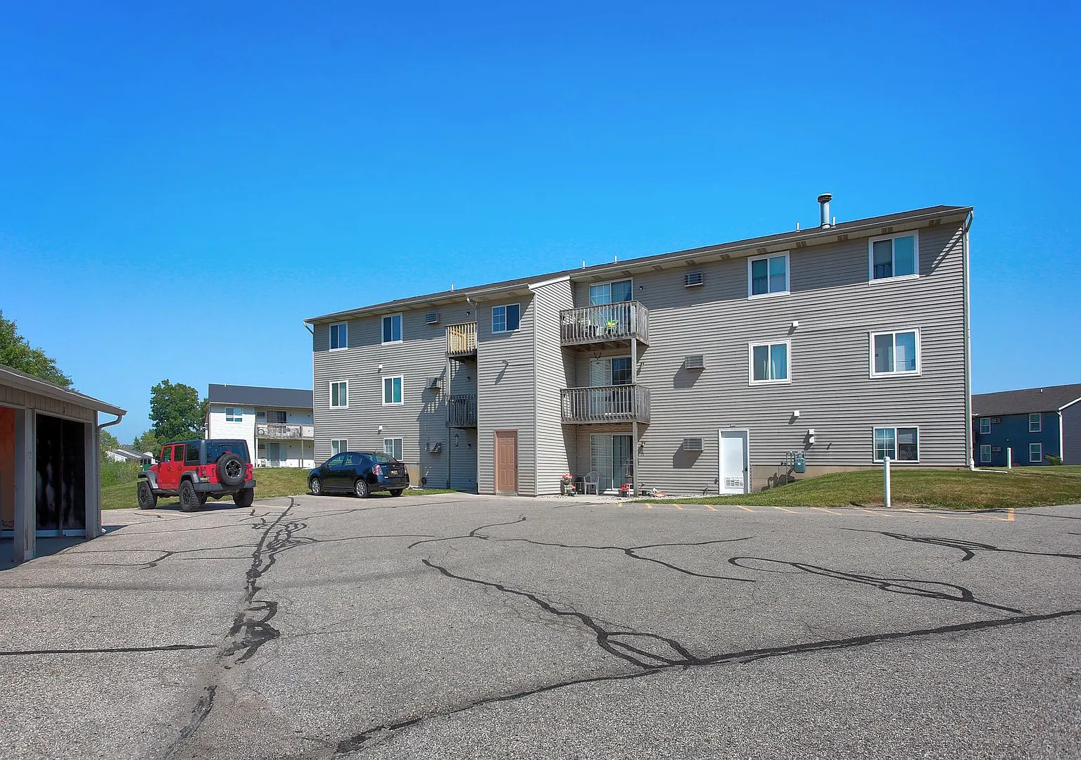 2 Bed 1 Bath - Top Floor - Carport — Photo 3