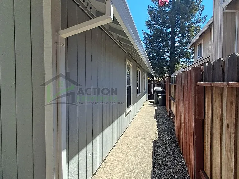 3835 Hunters Glen Pl — Photo 29