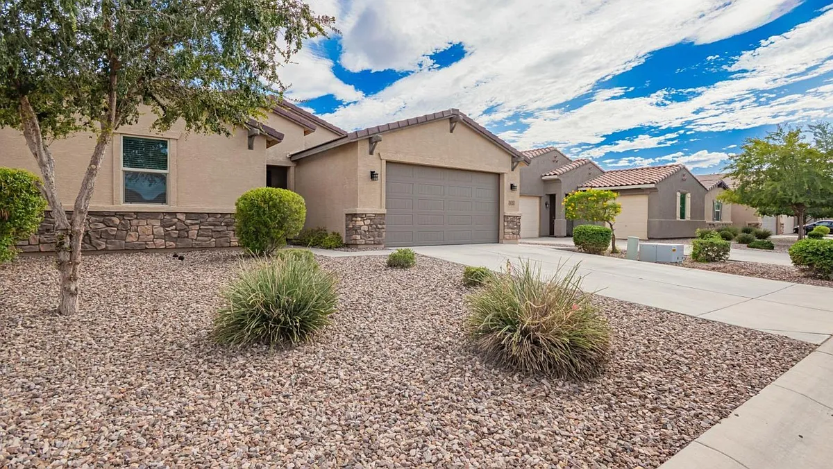 Building Photo - 1035 W Carlsbad Dr