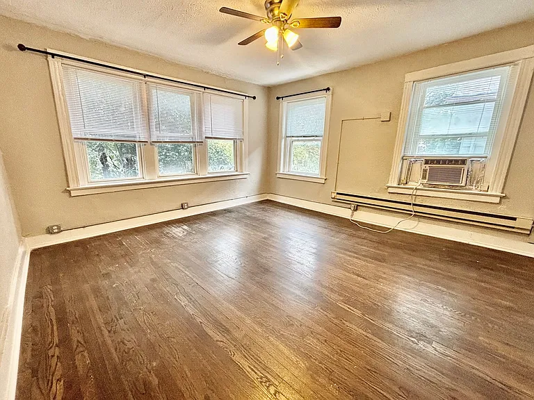 3416 Wyandotte St — Photo 4