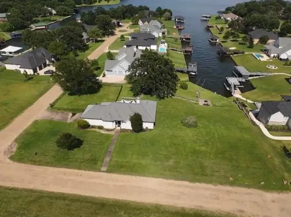 207 Ellen Ln, Mabank, TX 75156