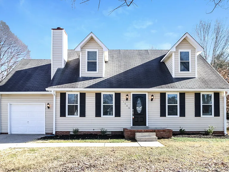 1506 Ashlawn Dr — Photo 1
