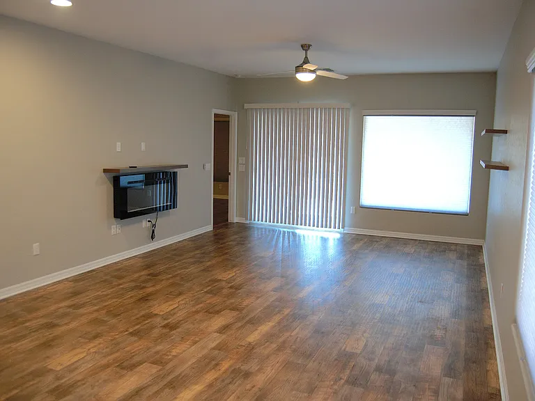 579 Bridle Path Cir — Photo 3