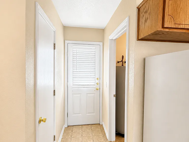 2710 Vernice Loop #B — Photo 7