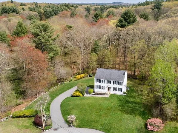 29 Shady Ln, Dracut, MA 01826