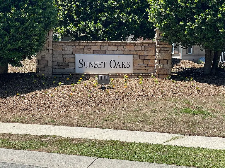 2423 Sunset Oaks Dr — Photo 13