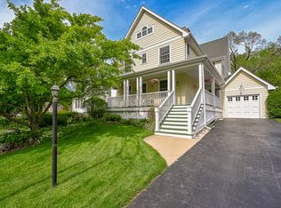 215 Crest Rd, Glen Ellyn, IL 60137