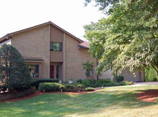 1335 Colvin Forest Dr, Vienna, VA 22182