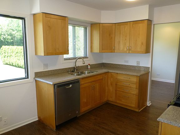 4th image of 10 S Aspen Dr