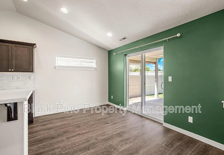 644 Stanley Lake St — Photo 13