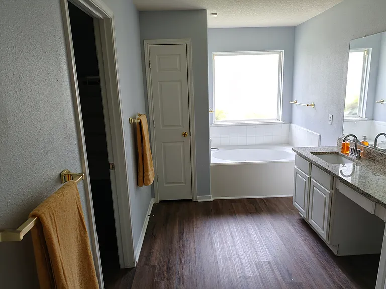 14123 Curry Creek Ln — Photo 29
