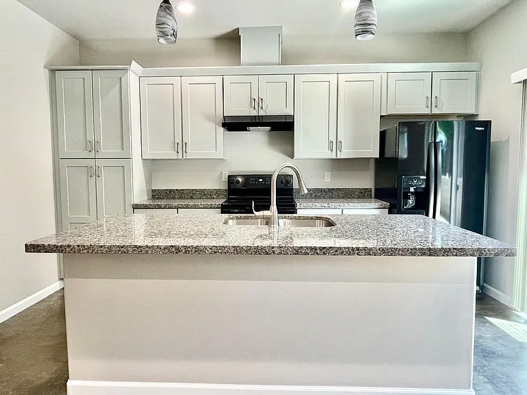 720 N Walnut St #13 — Photo 5