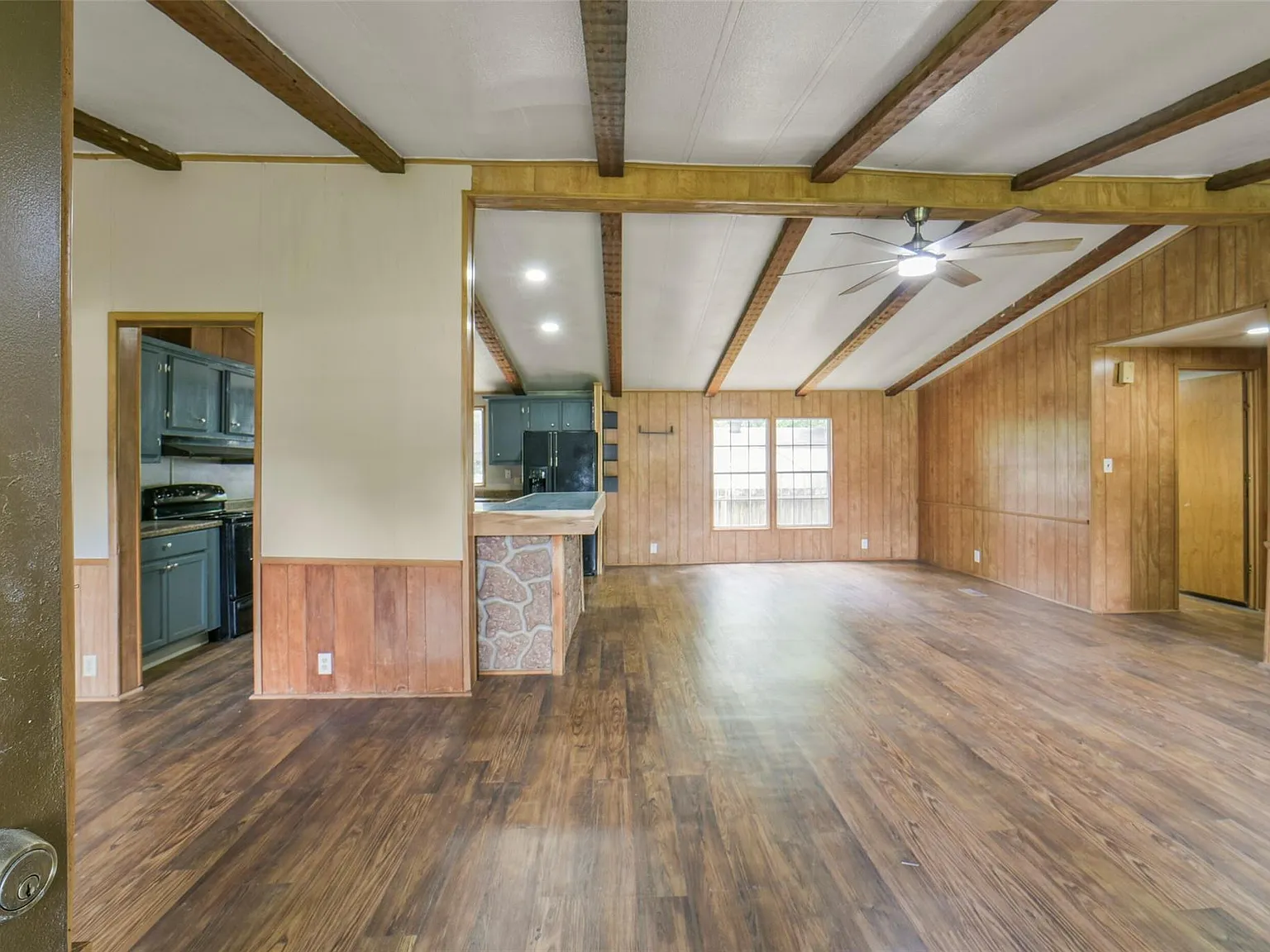 3 bed, 2.0 bath, 1456 sqft, $1,850 — Photo 3
