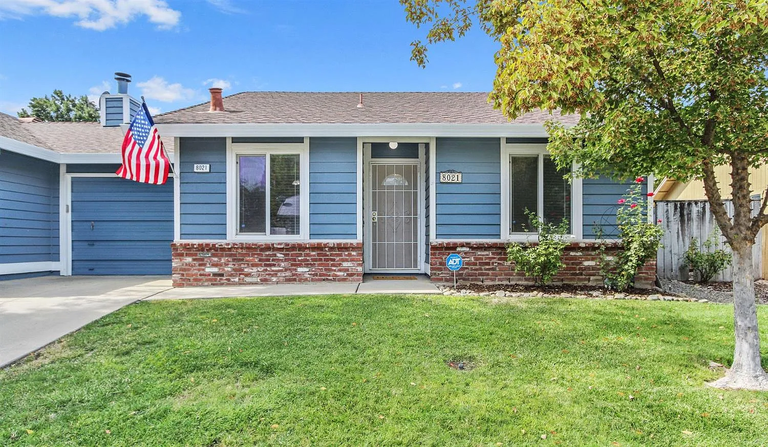 8021 Fairlands Way photo 1