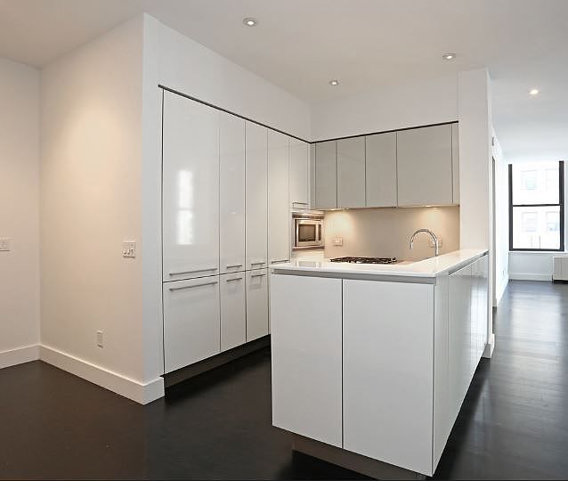 1st image of 25 Broad St APT 11I