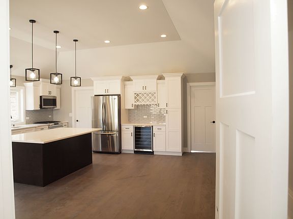 3rd image of 5929 W 89th Pl