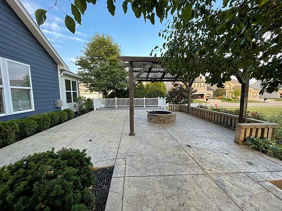 4th image of 891 Silverheels Dr