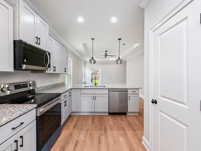 1404 Hickory St — Photo 14