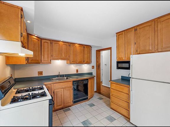 4th image of 2933 N Alexander Ave