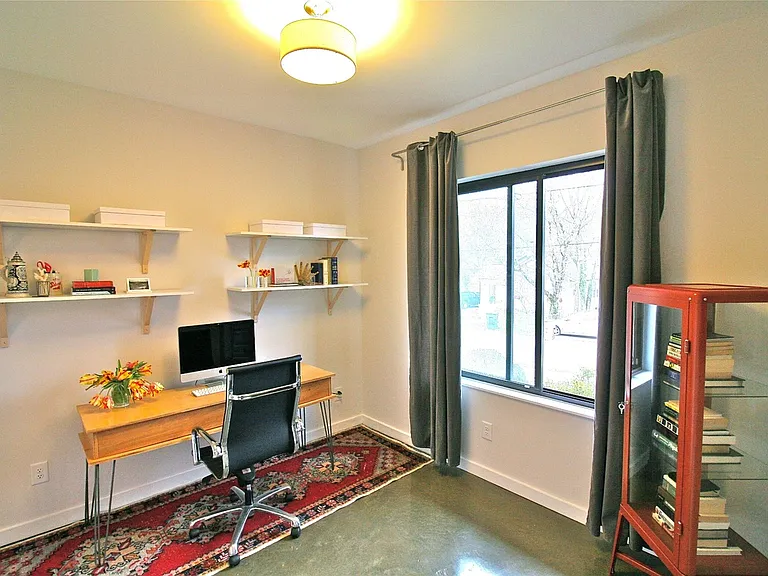 1029 Chester Ave — Photo 25