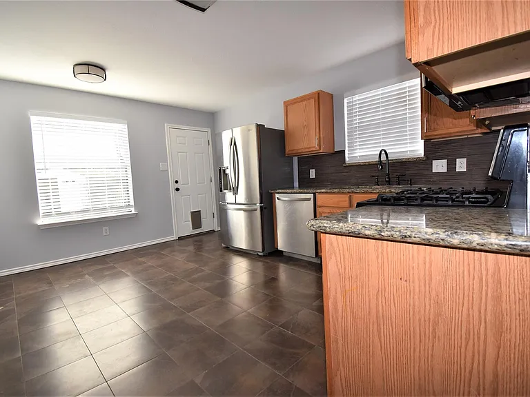 18319 Forest Dew Dr — Photo 5