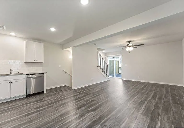 Oak Woods Townhomes — Photo 99